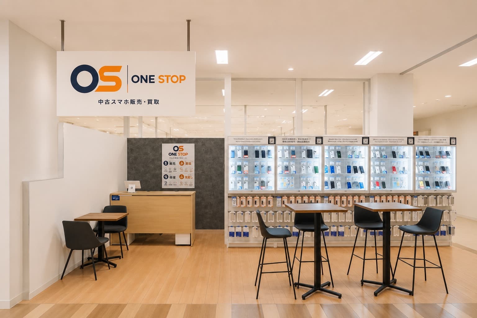 ONE STOP 鯖江店の店内。ケース売り場と相談用のテーブル席。